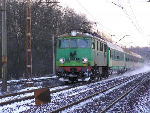 EU07-231 z pośpiesznym do Warszawy z Łodzi Bedoń 23.01.2005