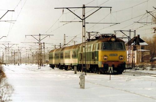 Zima 1999. ET-991 z pociągiem do Skarżyska